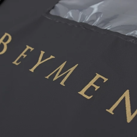 Non-Woven PP Suit carrier with Gold Foil ref Beymen Non-Woven PP Suit carrier with Gold Foil ref Beymen